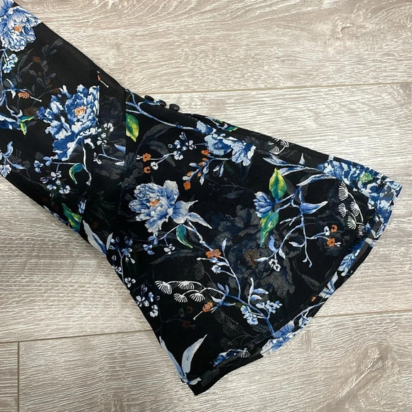 NWT White House Black Market Xian Floral Blouse Long Bell Sleeve 4 - Picture 11 of 16